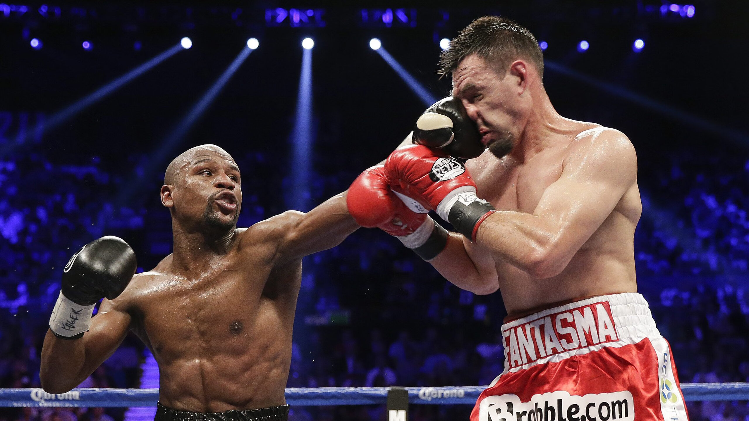 基：全黑队防线的“铁壁”，他对抗对手的强力进攻令人畏惧