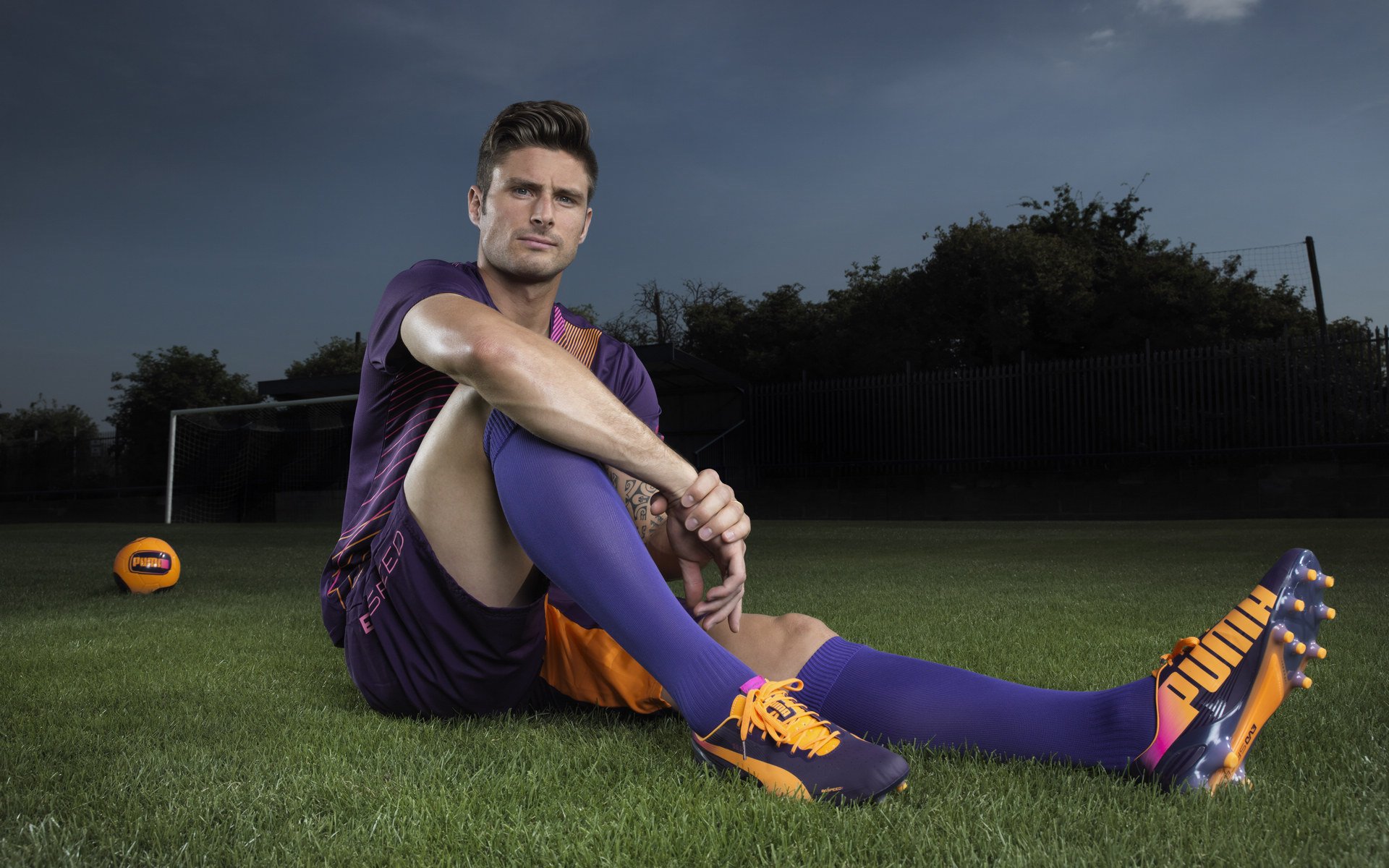 简：在关键比赛中，他为全黑队贡献了无数关键进球